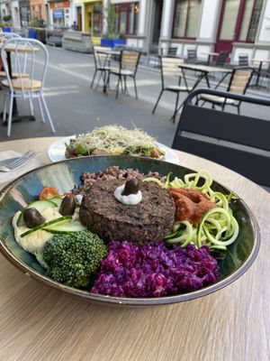 I order two meals  at Sweet Rawmance in Paris