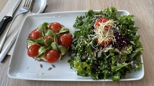 Simply delicious #Veganuary at Sweet Rawmance in Paris