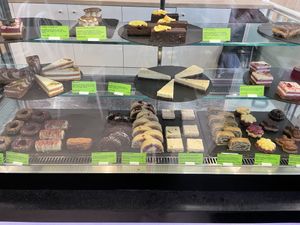 Raw cakes   at Sweet Rawmance in Paris