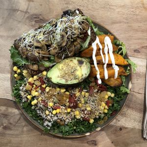 Tartine bowl  at Sweet Rawmance in Paris