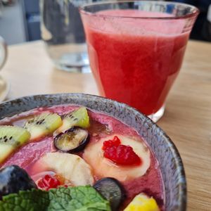 Smoothie et pudding at Sweet Rawmance in Paris