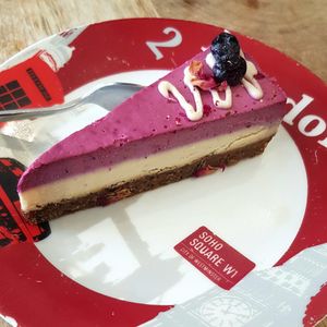  at Sweet Rawmance in Paris