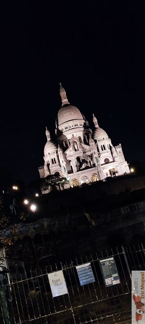In front of Sacré coeur at Sweet Rawmance in Paris