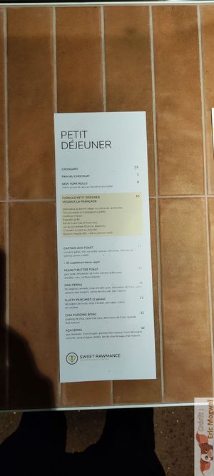 Breakfast at Sweet Rawmance in Paris