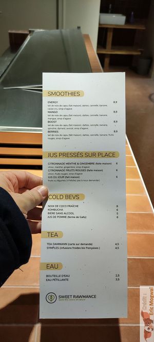 Cakes and drinks at Sweet Rawmance in Paris