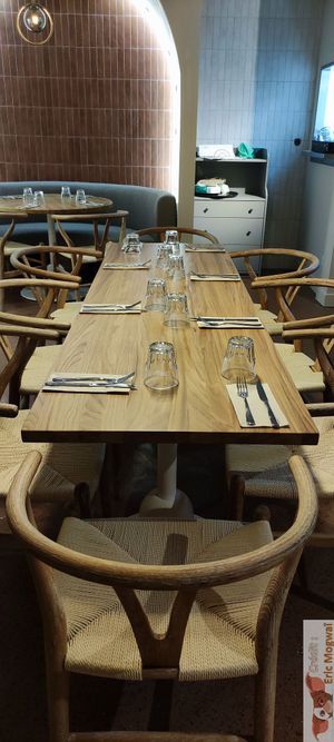 Big table at Sweet Rawmance in Paris