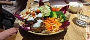 Season bowl at Sweet Rawmance in Paris