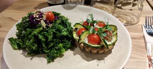 Tartelette aux légumes at Sweet Rawmance in Paris