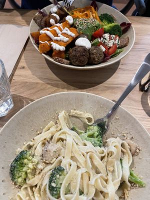 Tagliatelle y season bowl  at Sweet Rawmance in Paris