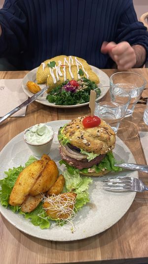 Hamburguesa y crepe salado   at Sweet Rawmance in Paris