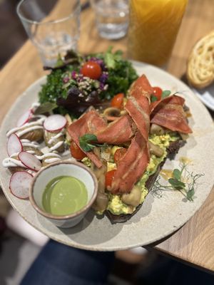 Avocado toast + bacon #Veganuary at Sweet Rawmance in Paris