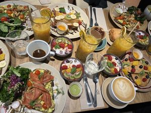 Full brunch table  #Veganuary at Sweet Rawmance in Paris