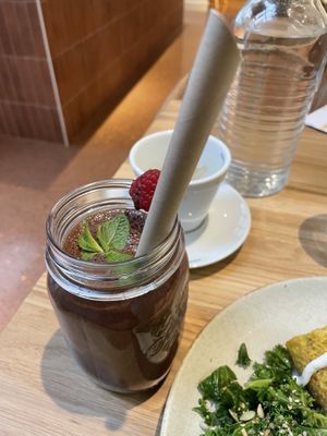 Energy smoothie  at Sweet Rawmance in Paris