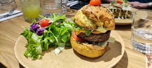 CHEESE BURGER at Sweet Rawmance in Paris