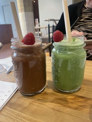 Smoothies  at Sweet Rawmance in Paris