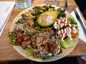 Bowl Tartine  at Sweet Rawmance in Paris