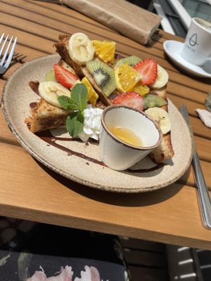   at Sweet Rawmance in Paris