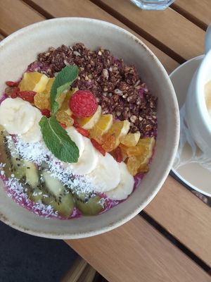 Tres Jolie! Smoothie bowl. at Sweet Rawmance in Paris