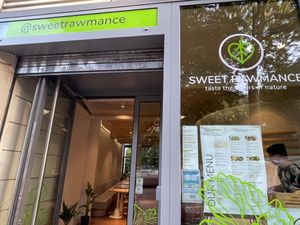 Entrance  at Sweet Rawmance in Paris