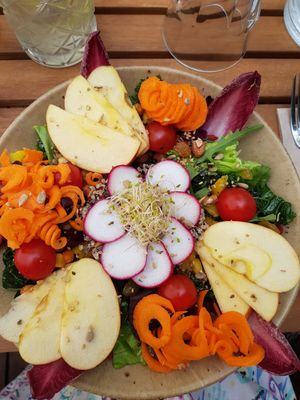 Garden salad at Sweet Rawmance in Paris