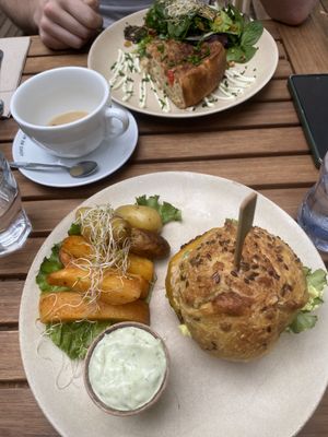 Quiche and burger at Sweet Rawmance in Paris