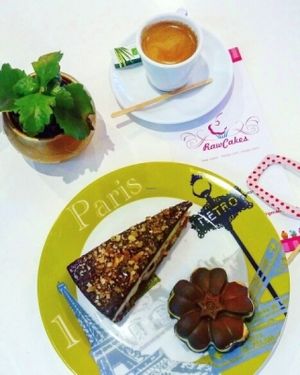 raw cakes at Sweet Rawmance in Paris