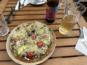 Raw pizza   at Sweet Rawmance in Paris