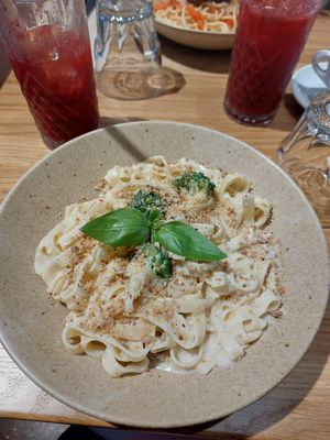 Tagliatelle with broccoli at Sweet Rawmance in Paris