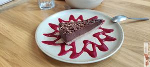 chocolate raw cakes at Sweet Rawmance in Paris
