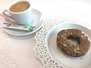 apple cinnamon doughnut  at Sweet Rawmance in Paris