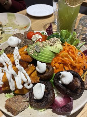 Season bowl #Veganuary at Sweet Rawmance in Paris