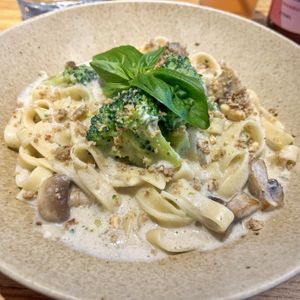 Tagliatelles au fauxmage de noix de cajou   at Sweet Rawmance in Paris