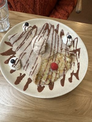   at Sweet Rawmance in Paris