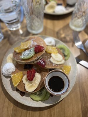 Brunch royal sweet  at Sweet Rawmance in Paris