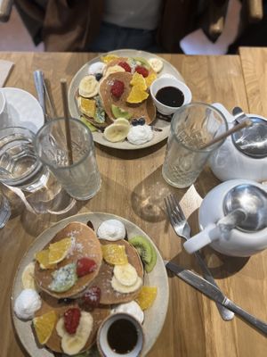 Table   at Sweet Rawmance in Paris