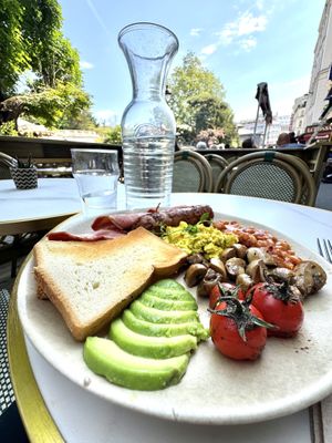   at Sweet Rawmance in Paris