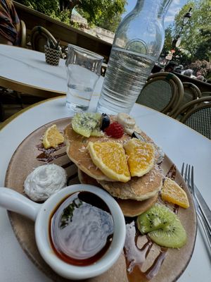   at Sweet Rawmance in Paris