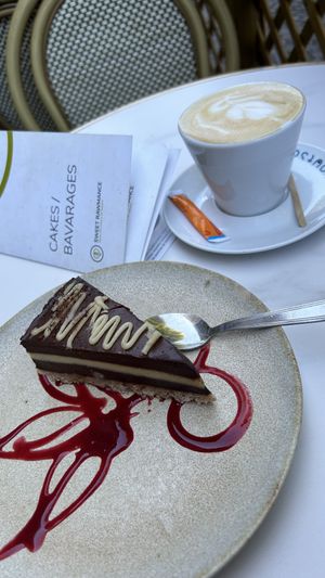   at Sweet Rawmance in Paris