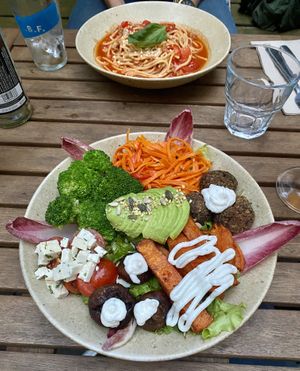 Season bowl😍😋  at Sweet Rawmance in Paris