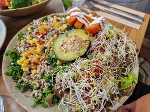 Tartines bowl at Sweet Rawmance in Paris