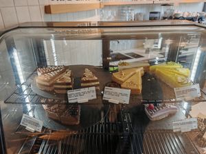 Raw cakes at Sweet Rawmance in Paris