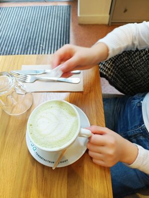 Chai latte at Sweet Rawmance in Paris