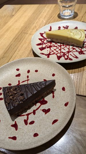 Double choc and lemon cakes raw at Sweet Rawmance in Paris