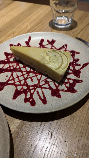 Lemon cakes raw at Sweet Rawmance in Paris