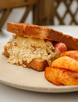 Berliner HotDog at Sweet Rawmance in Paris