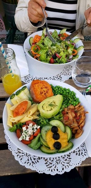 Buddha bowl at Sweet Rawmance in Paris