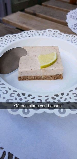 Petit gâteau  at Sweet Rawmance in Paris