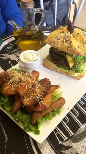 Cheese Burger Menu with cold pressed juice and raw cake - 20€ at Sweet Rawmance in Paris