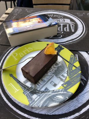 Raw chocolate cake (vegan) at Sweet Rawmance in Paris