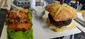 Classic Burger at Sweet Rawmance in Paris